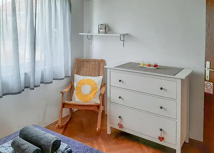 Vakantiehuis Lovely In *